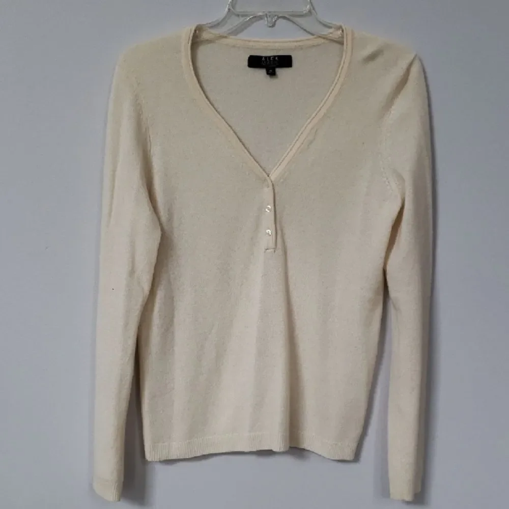 Alex Marie Cashmere Cream 3 Button V-Neck Women's Medium Sweater Old Money - Picture 1 of 5